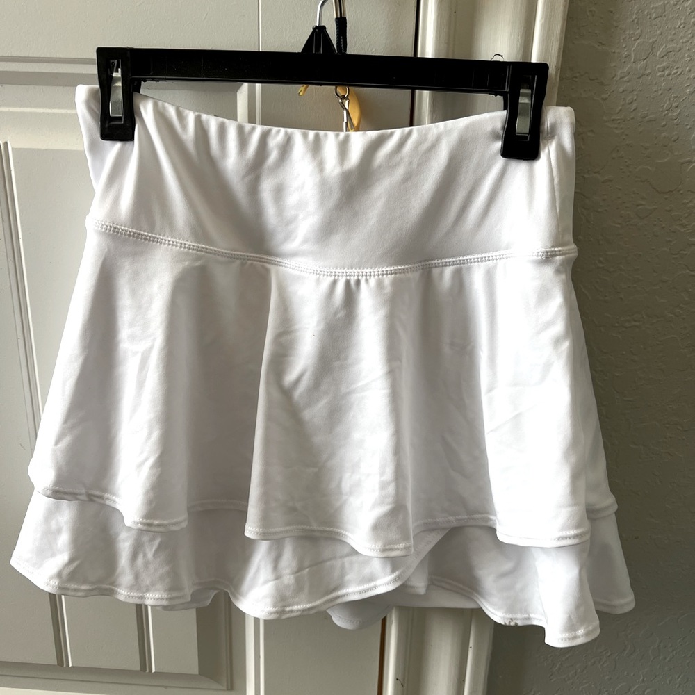 Medium white tennis skirt